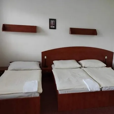 Restaurace A Garnet Pensjonat 3*