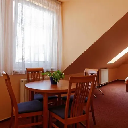 Restaurace A Garnet Pensjonat Ołomuniec