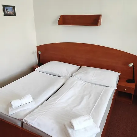 Restaurace A Garnet Pensjonat 3*