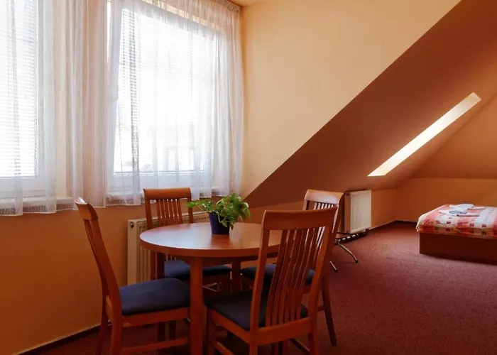 Restaurace A Garnet Gæstehus Olomouc