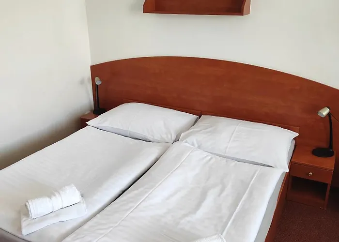 Restaurace A Garnet Gæstehus 3*